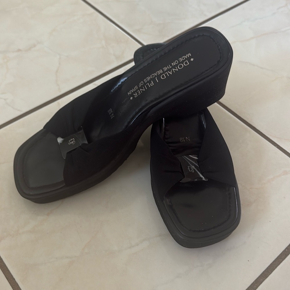 Donald J Pliner platform/wedge slides 8.5